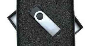 Caja de regalo para memorias USB con espuma interior troquelada