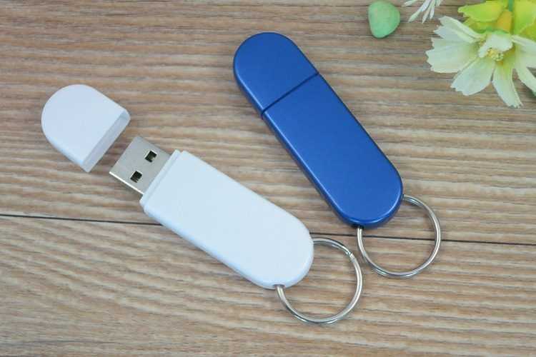 Memoria USB llavero en PVC con tapa