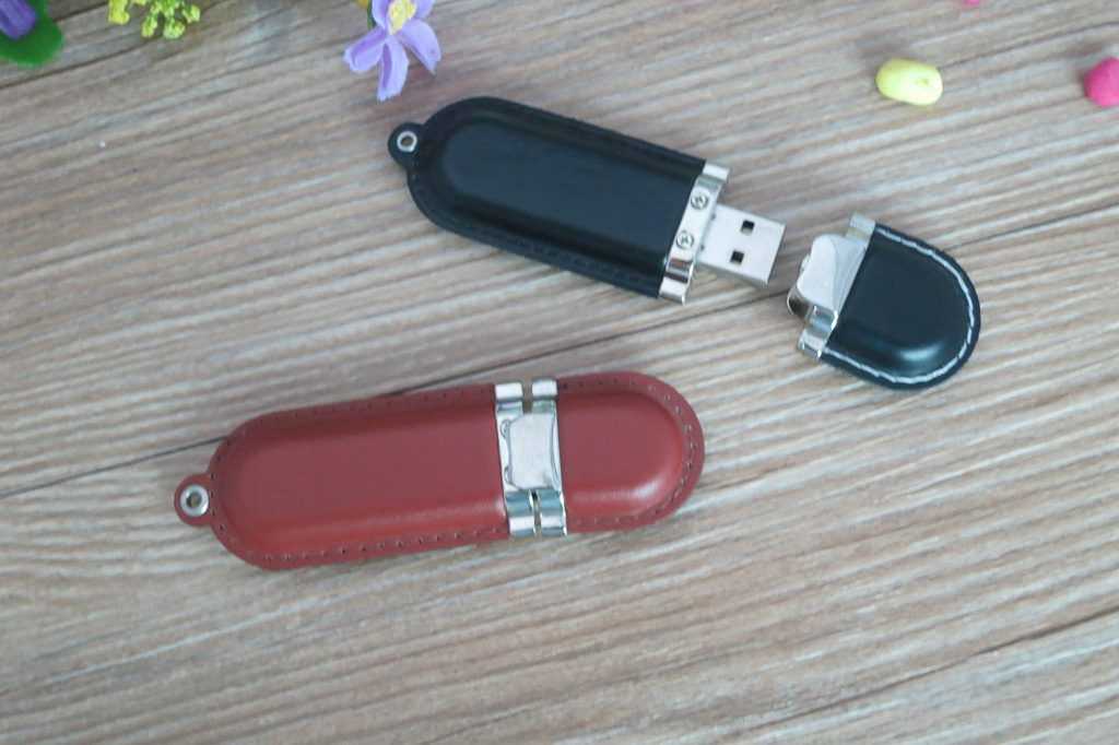 Memoria USB formato llavero, en cuero