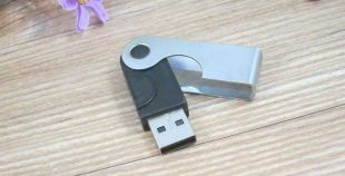 Memoria USB con tapa giratoria metálica