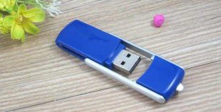 Memoria USB en PVC con tapa articulada