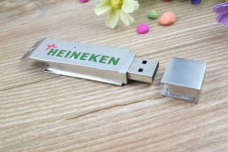 Memoria USB formato abridor metálico