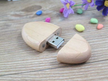 Memoria USB en formato oval, fabricada en madera