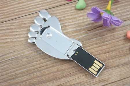 Memoria pendrive USB metal forma pie